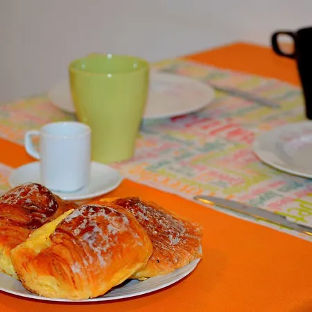 Check-inn Oda ve Kahvaltı 3*
